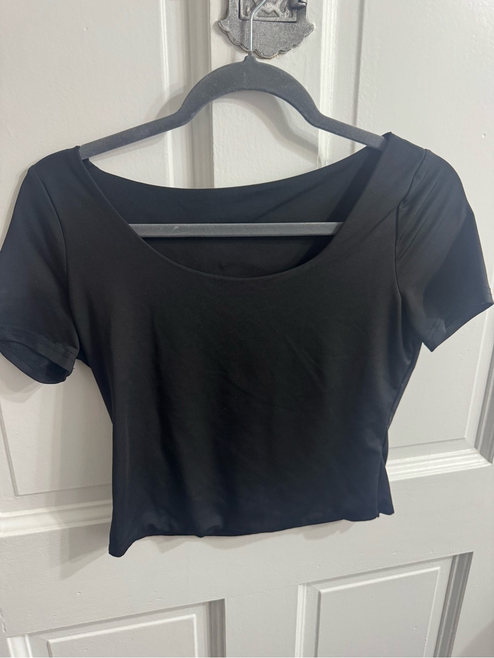 SHEIN Black Scoop Neck Crop Top